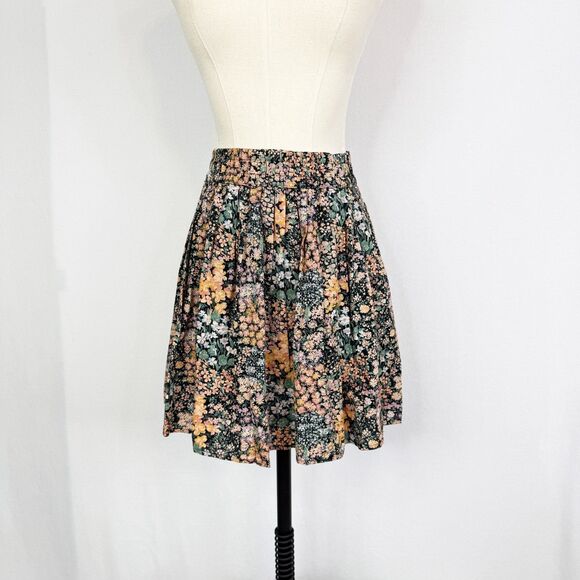 american eagle Dresses & Skirts - American Eagle | Black Multi-Colored mute flora | Mini Flare | Size L